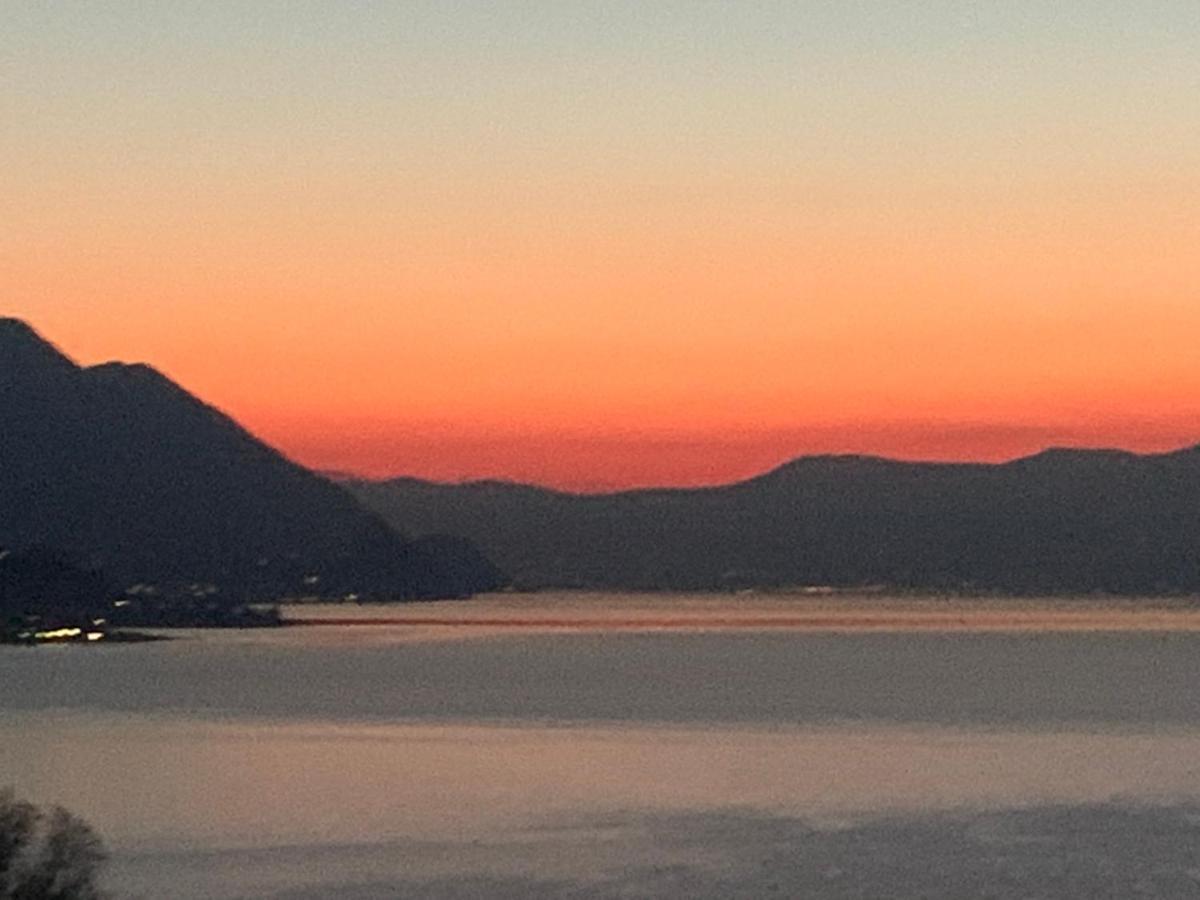 Casa Colmegna Mit Traumhaften See- Und Bergblick Luino Kamer foto